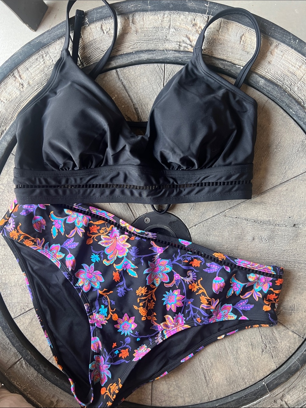 Excellent Cupshe Black Bikini Set with Purple & Orange Floral Print Large B4